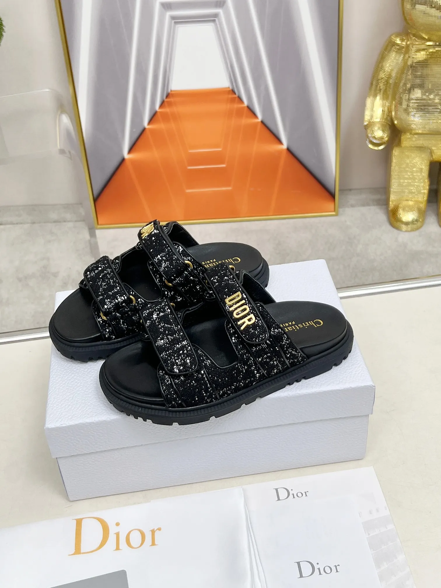 👟👟Ex-factory price 480👟👟Dior👏👏New classic style. 🔥Purchasing-level qualityThick-soled slippers popular in foreign counters. Upper➕Inner: original customized material, original mold opening of sole 1.1 (lightweight, code number 35-40 (41/42 can be customized)